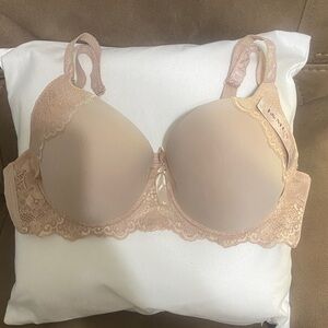 Lace Trimmed Underwire Bra in Beige